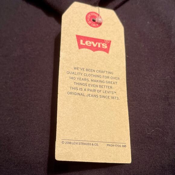 Levis Logo Pullover T-Shirt Sportswear Youth XL Longsleeve Black Red NWT -A0040 - Picture 6 of 10